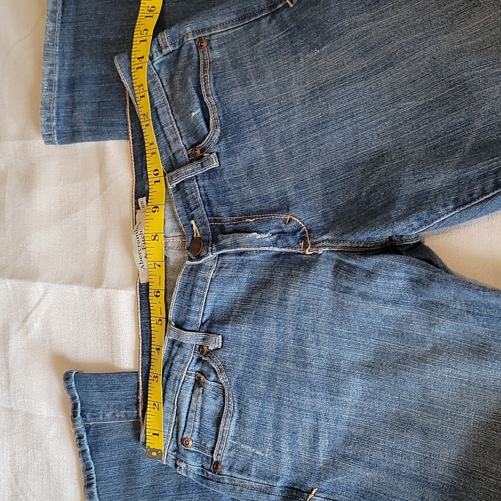 Abercrombie &Fitch Madison medium wash mid rise flared blue jeans size 6 short - Picture 2 of 7